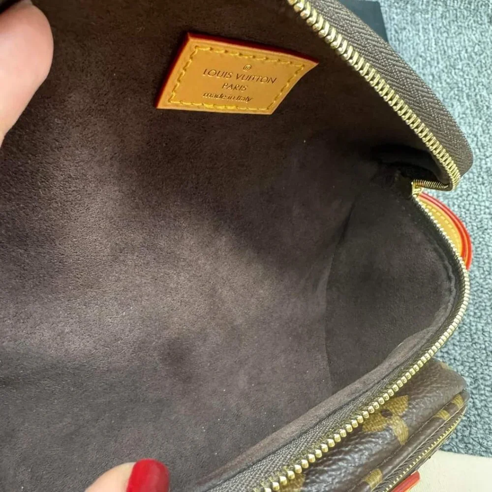 100% Authentic Louis Vuitton Leather Belt Bag - Picture 11 of 13